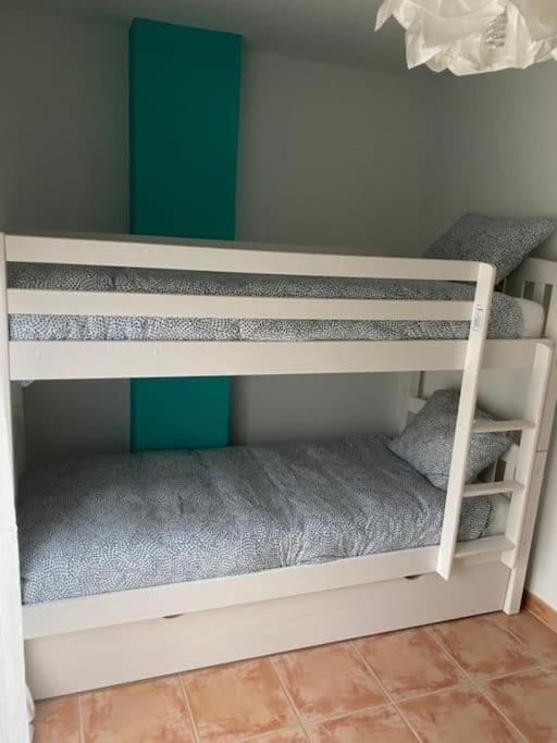 Bedroom, bunk bed