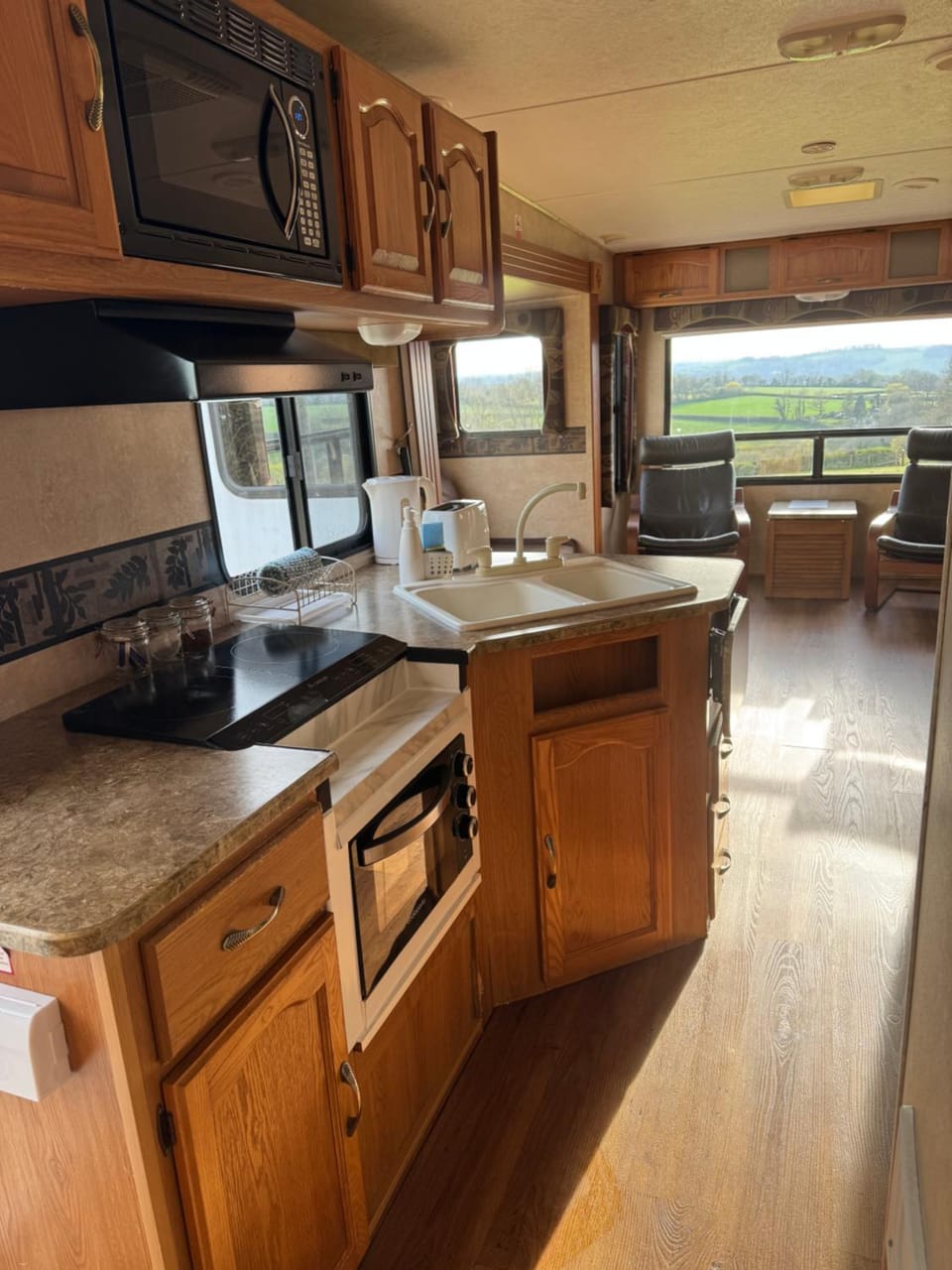 Kitchen or kitchenette, oven, pet friendly, stove, toaster