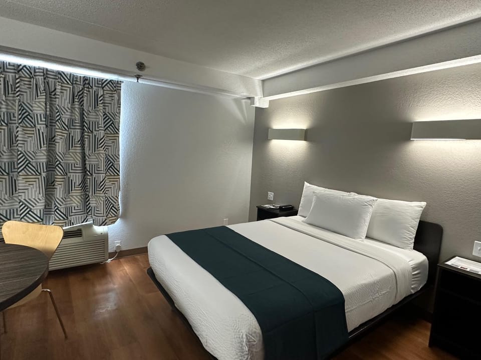 Bed, Photo of the whole room, Bedroom, Guests