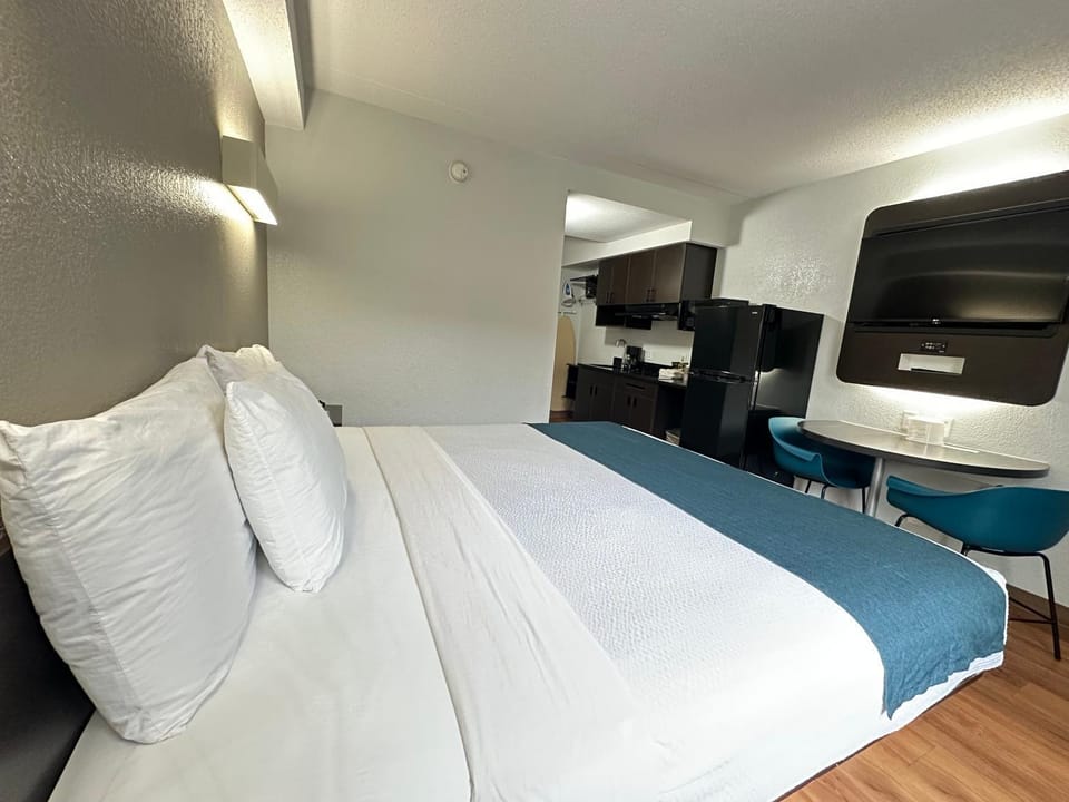 Bed, Kitchen or kitchenette, Photo of the whole room, Seating area, Bedroom, Guests, kitchen