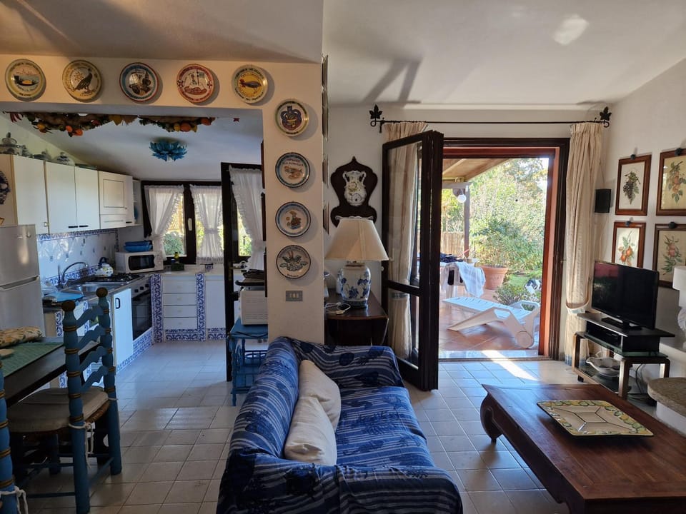 Kitchen or kitchenette, Living room, Dining area, pet friendly
