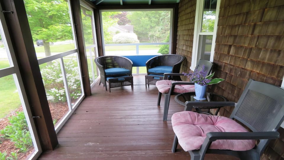 Charming Cape Cottage Steps from Bank St Beach House in Harwich