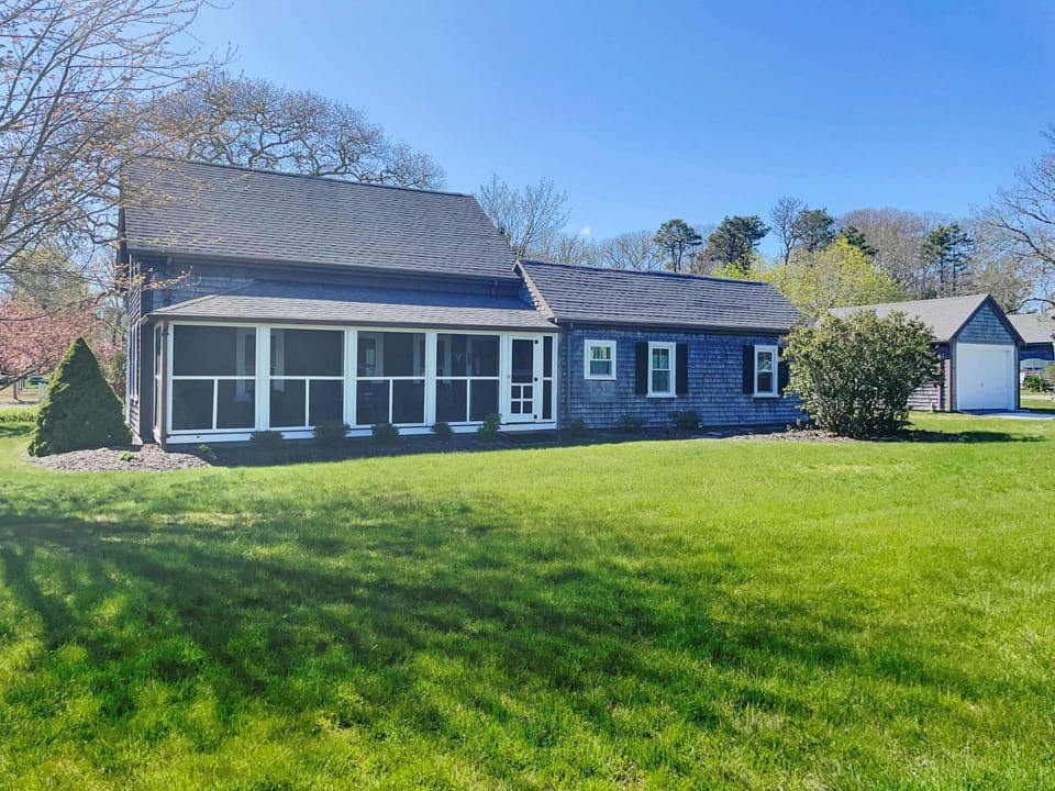 Charming Cape Cottage Steps from Bank St Beach House in Harwich