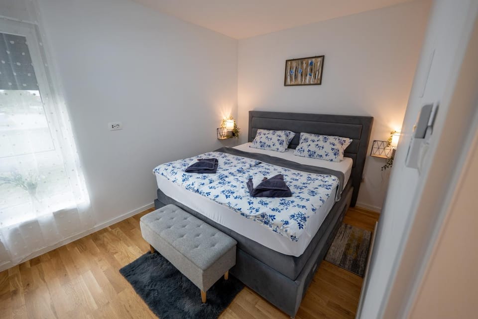 Apartman Nebo Moderan smještaj, 5G Internet, Parking, Pogled i Besplatne ulaznice za Mini Zoo Apartment in Hungary