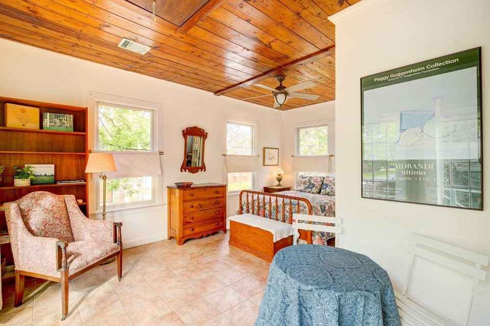 Pet-Friendly Garden Studio in Woodland Heights! Apartment in Harris County