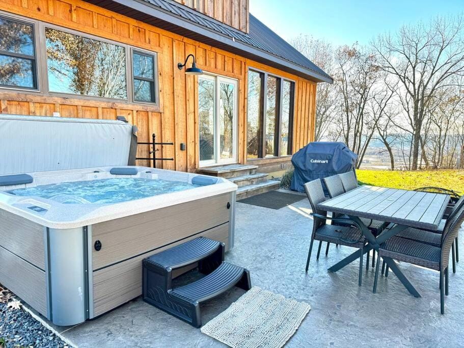 Patio, Natural landscape, Hot Tub