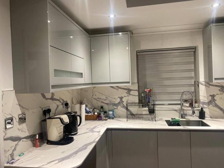 Lovely 3 bedroom house in Borehamwood . House in London
