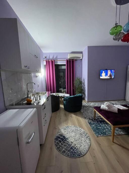 TV and multimedia, Kitchen or kitchenette, Seating area