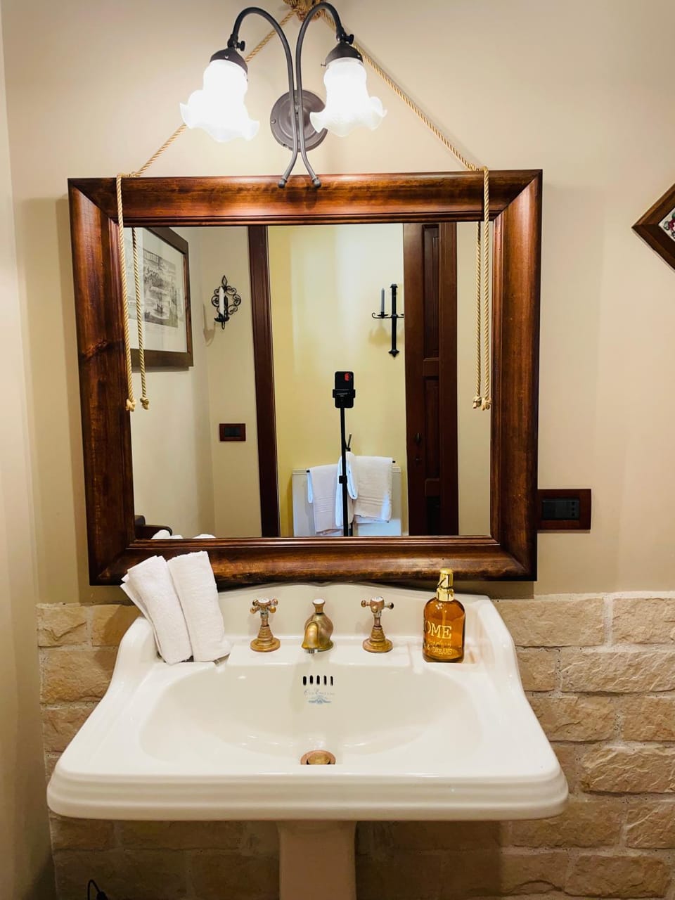 Bathroom, towels