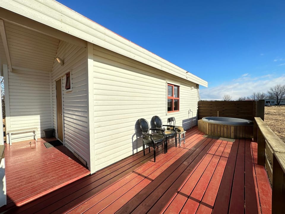 Property building, Patio, Balcony/Terrace