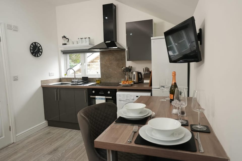Cosy & Quiet - KING BED, Central, Smart TV Apartment in Cambridge