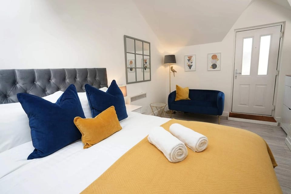 Cosy & Quiet - KING BED, Central, Smart TV Apartment in Cambridge