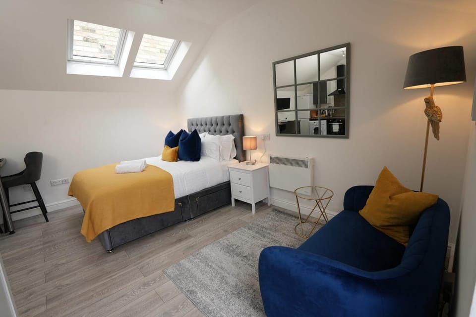 Cosy & Quiet - KING BED, Central, Smart TV Apartment in Cambridge