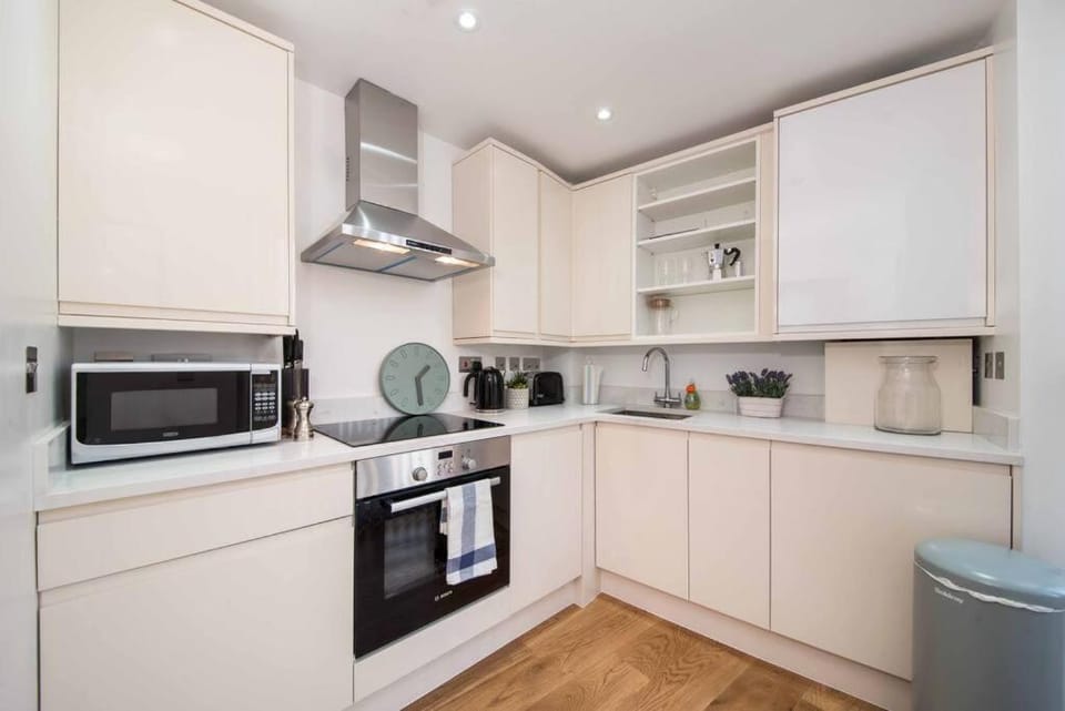 7 Borough Apartments - Spacious 2-Bed, 2-Bath in Prime Location Apartment in London Borough of Southwark
