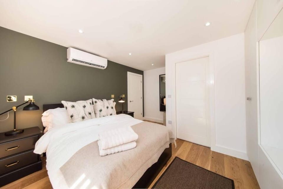 7 Borough Apartments - Spacious 2-Bed, 2-Bath in Prime Location Apartment in London Borough of Southwark