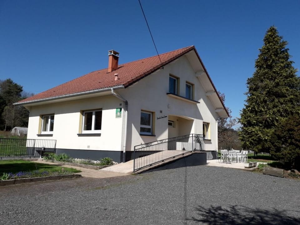 Maison spacieuse avec terrasse, près de Saint-Dié, idéale pour randonnées et proche de l'Alsace Country House in Vosges