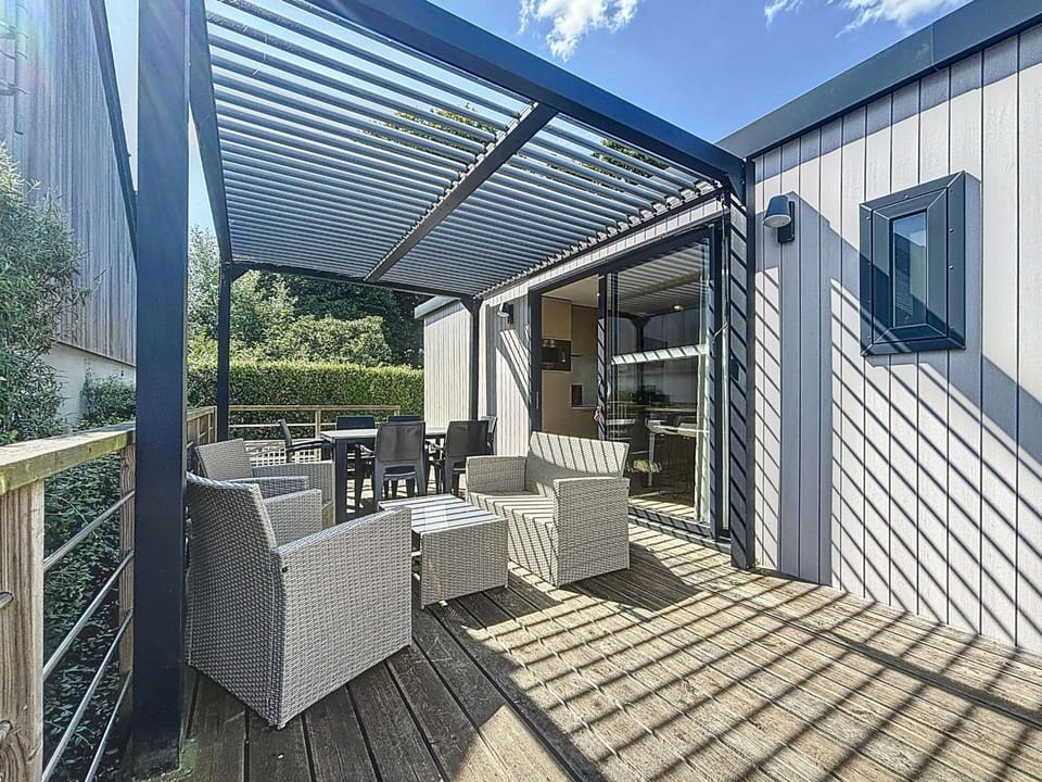 Mobil-home tout confort 6 pers, 3 ch, 2 sdb, piscine, à 200m de la plage, plein cœur de Jullouville - FR-1-361A-55 House in Jullouville