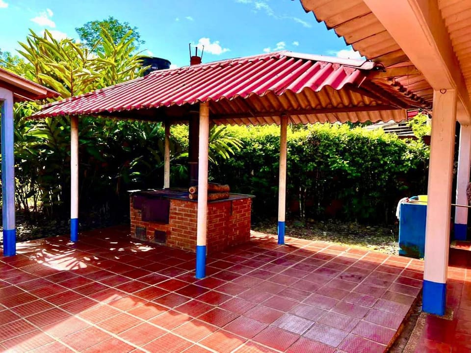 Patio, Day, BBQ facilities, Garden, Kitchen or kitchenette, Kitchen or kitchenette, Dining area, Garden view, stove