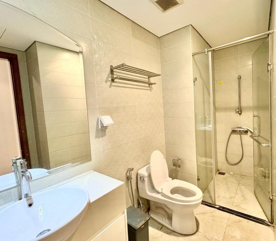 Shower, Toilet