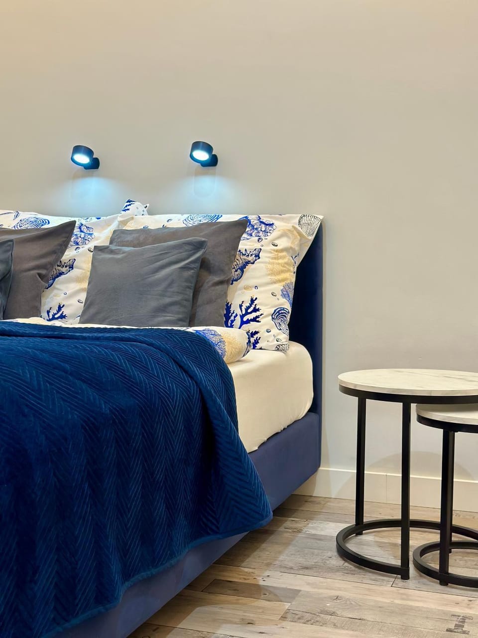 Bed, Seating area, Bedroom