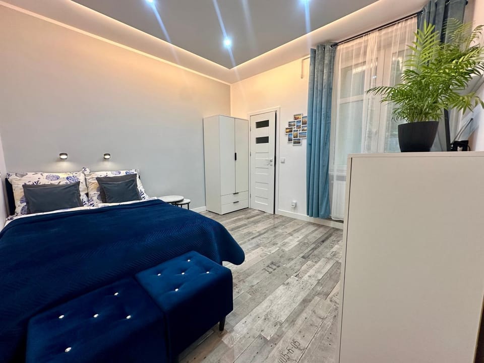 Bed, Photo of the whole room, Seating area, Bedroom, wardrobe