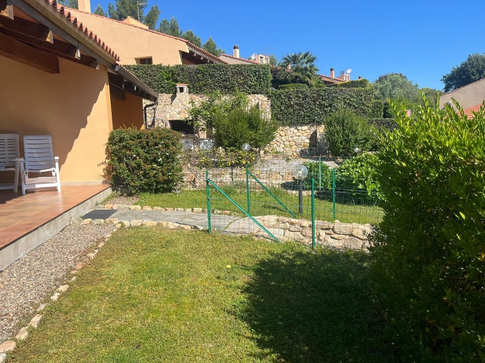 [Sea view- 5 minutes from the beach] Garden, Wi-Fi, bbq House in Costa Rei