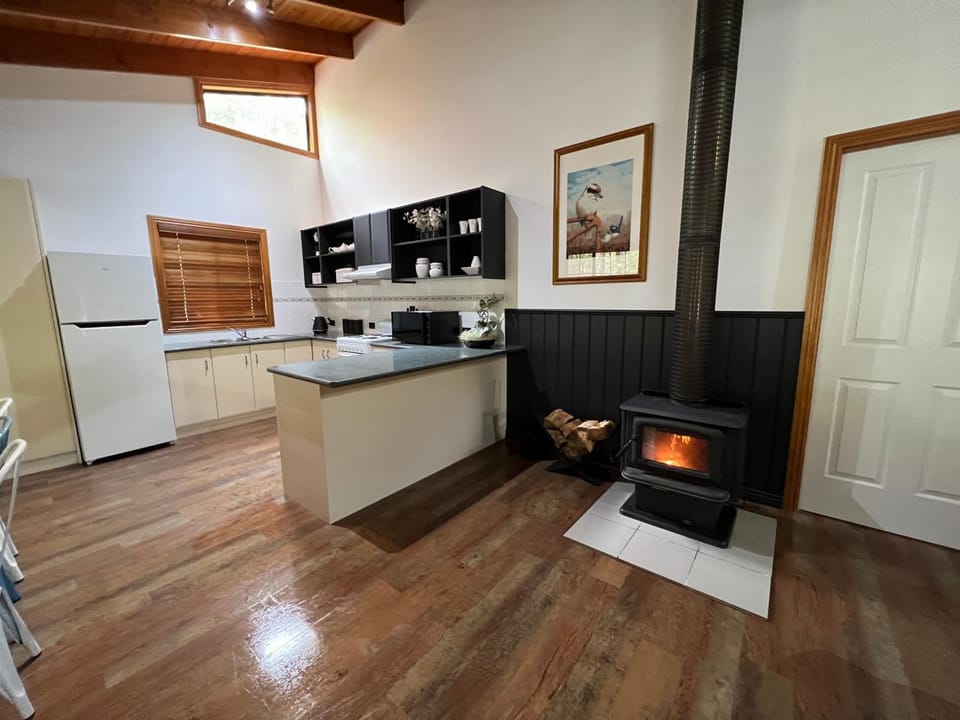 Kitchen or kitchenette, flat iron