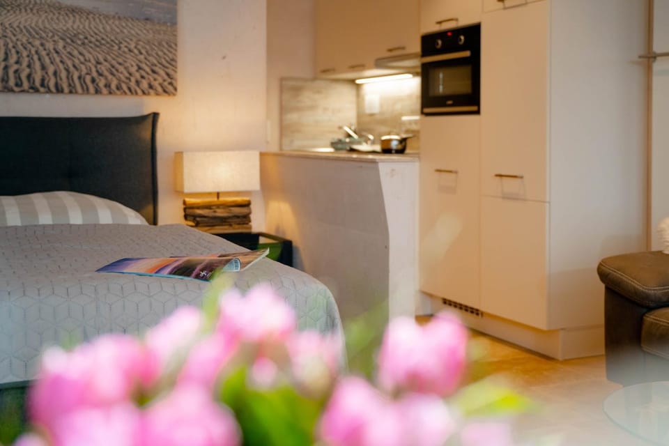 Bed, Kitchen or kitchenette, Photo of the whole room, Bedroom