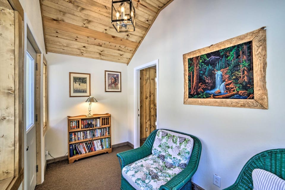 Sunroom, Deck & Grills: Marquette Cottage! House in Marquette