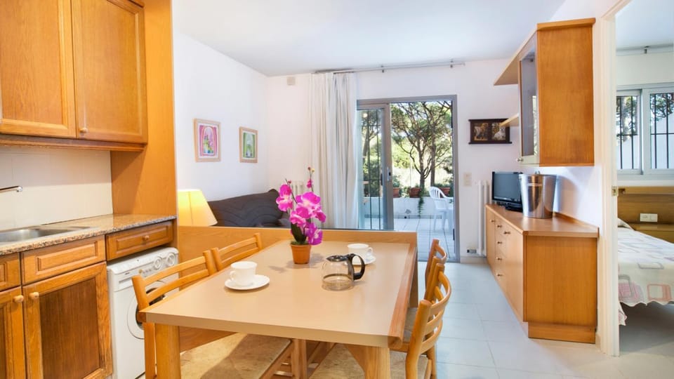 TV and multimedia, Kitchen or kitchenette, Living room, Seating area, Dining area, minibar, pet friendly, stove, toaster