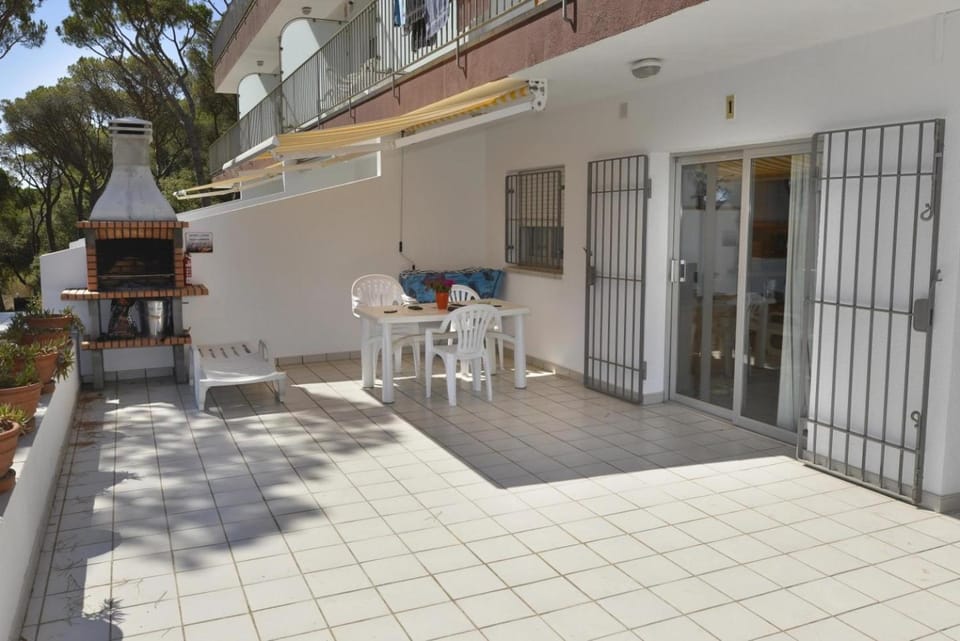 Property building, Day, View (from property/room), Balcony/Terrace, Dining area