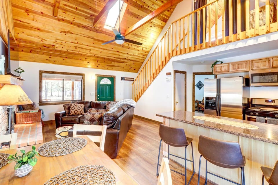 Near Hiking Trails: Wooded Cabin in Lakeside! Cabin in Pinetop-Lakeside