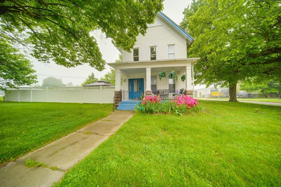 1 Block to Bridge Street Lake Erie Vacation Home! House in Lake Erie