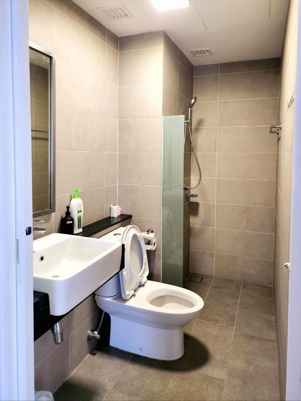 Shower, Toilet