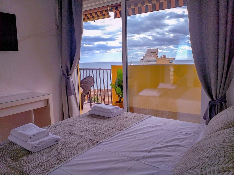 Bed, Balcony/Terrace, Photo of the whole room, Bedroom, Sea view