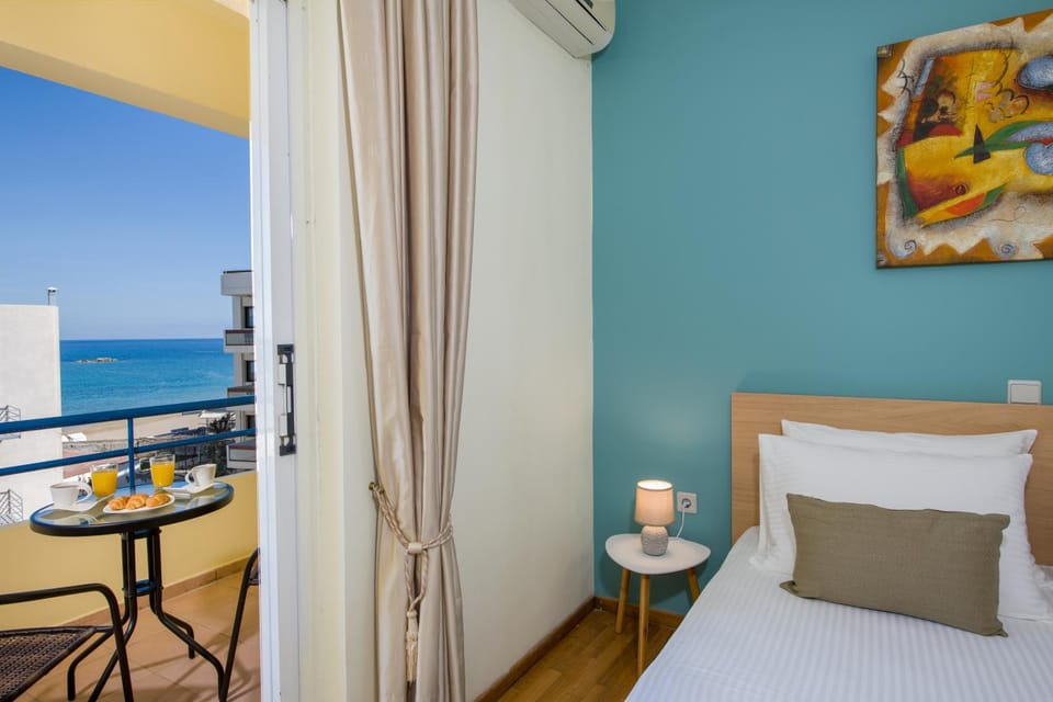 Bed, View (from property/room), Balcony/Terrace, Bedroom, Sea view