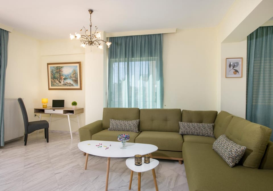 Communal lounge/ TV room, TV and multimedia, Living room