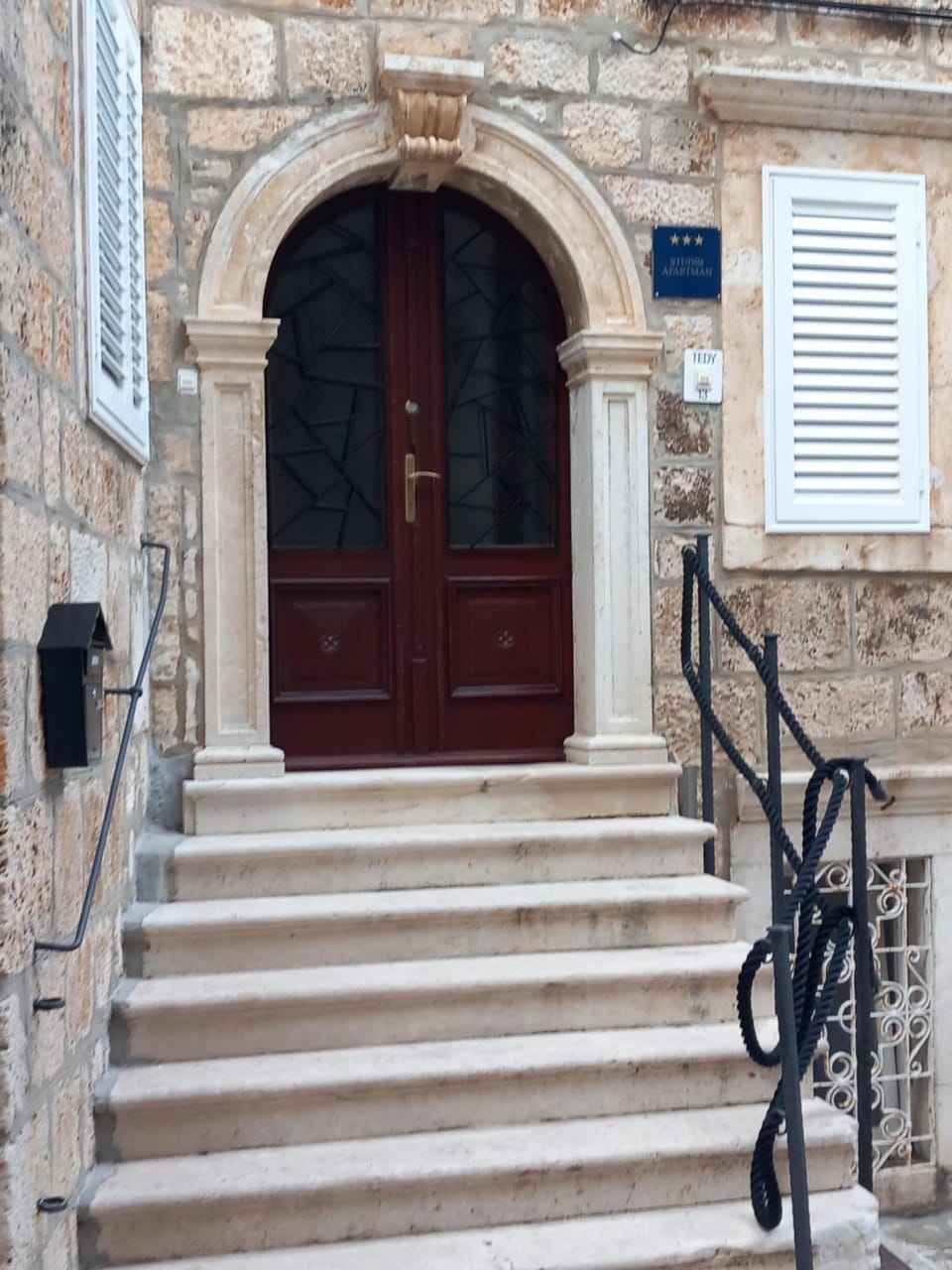 Property building, Facade/entrance