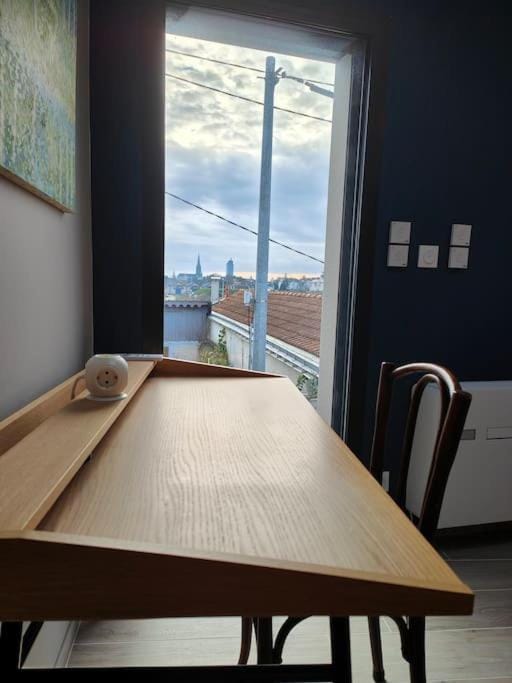 Seating area, City view