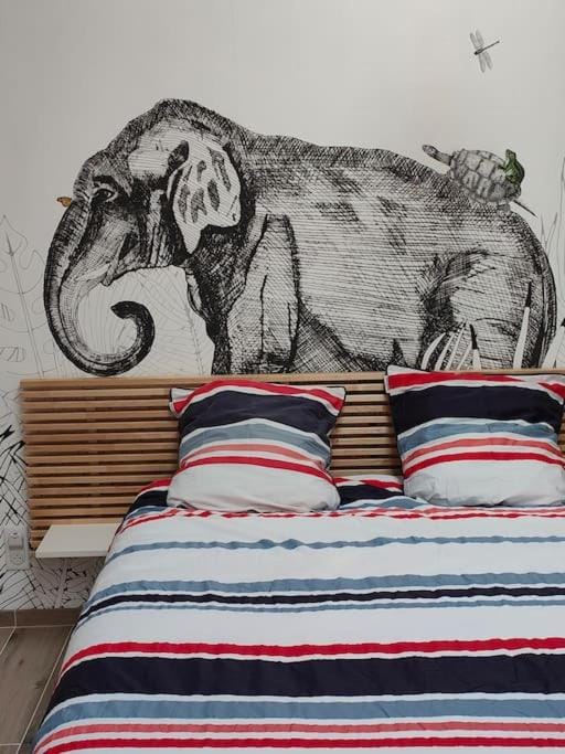 Bed, Decorative detail