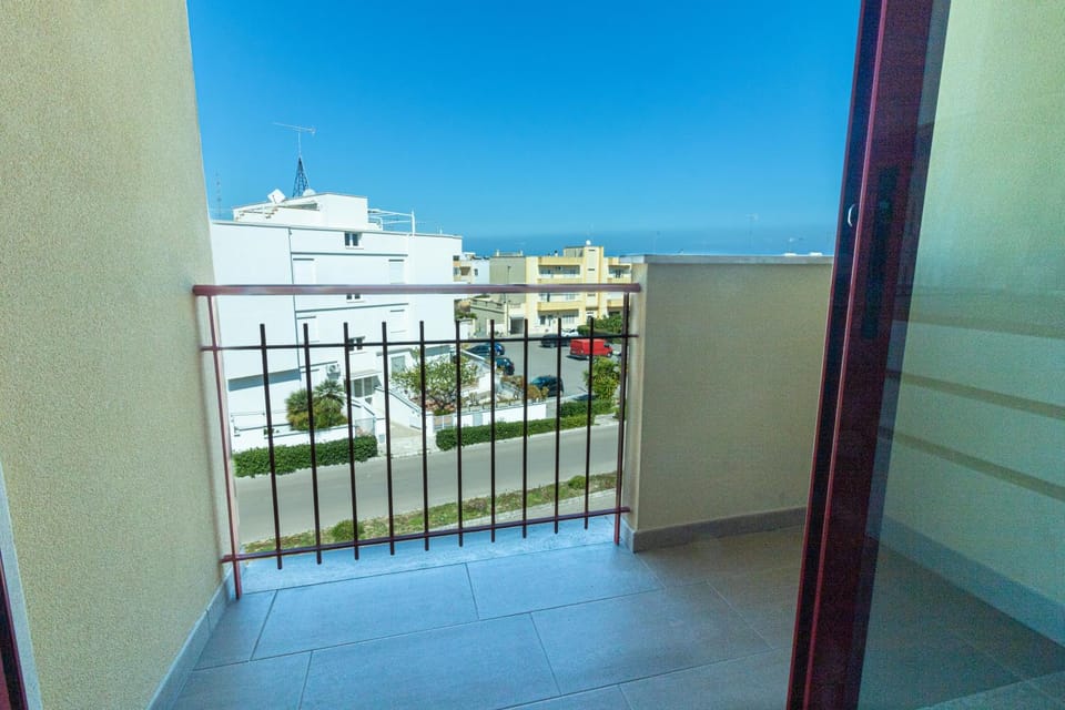 View (from property/room), Balcony/Terrace, City view, Sea view, Street view