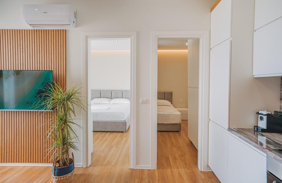 TV and multimedia, Photo of the whole room, hair dresser, air conditioner