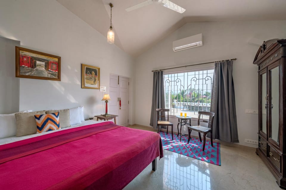 Bed, Photo of the whole room, Bedroom, air conditioner
