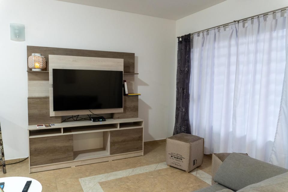 Linea Recta Sur - Kaiser, departamento amplio, dos dormitorios, patio con parrilla, a pasos del mar Apartment in Puerto Madryn
