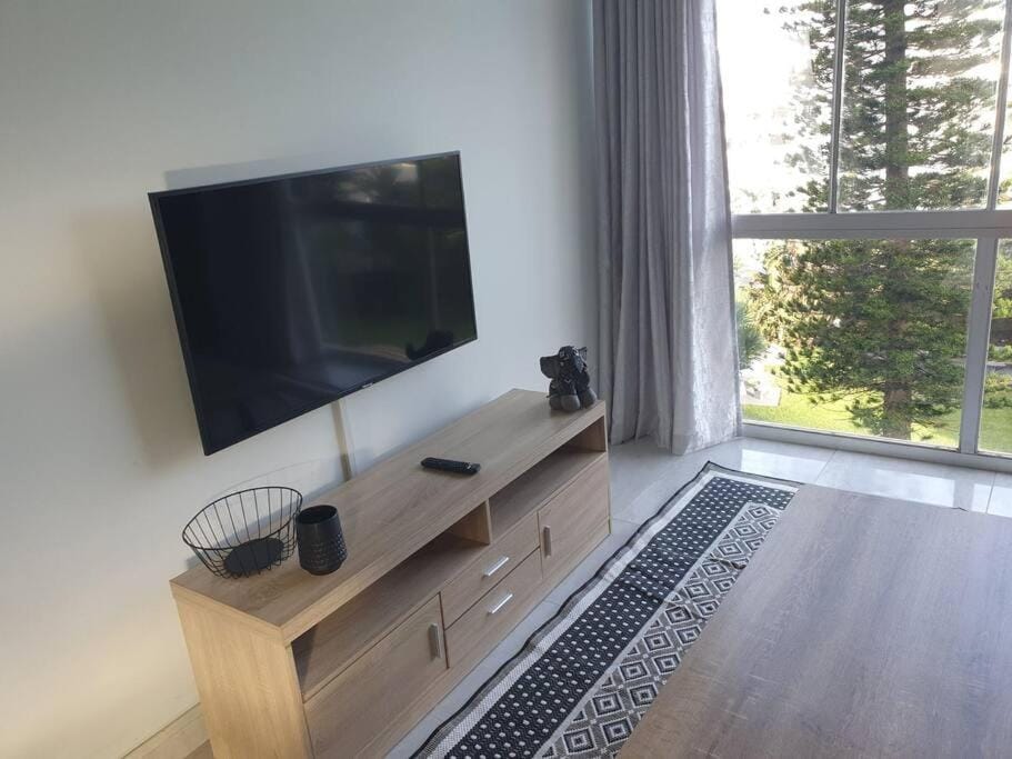 Communal lounge/ TV room, TV and multimedia