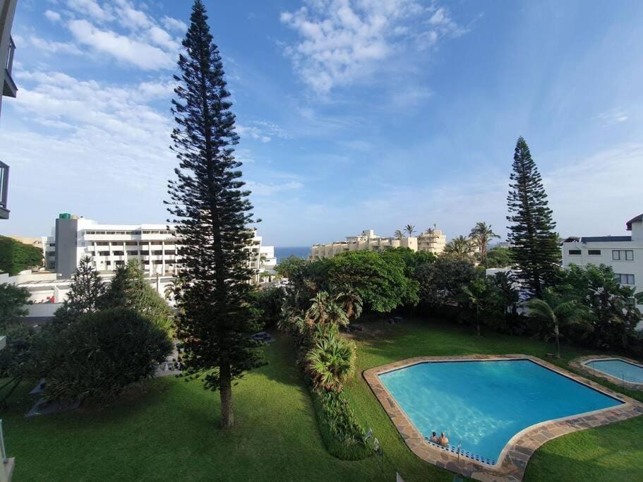 Property building, Garden, Garden view, Pool view, Swimming pool