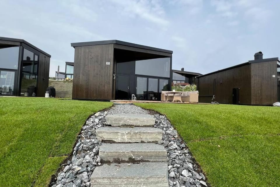 Attraktiv & smart funkishytte på Nes Strandhager. House in Viken, Norway