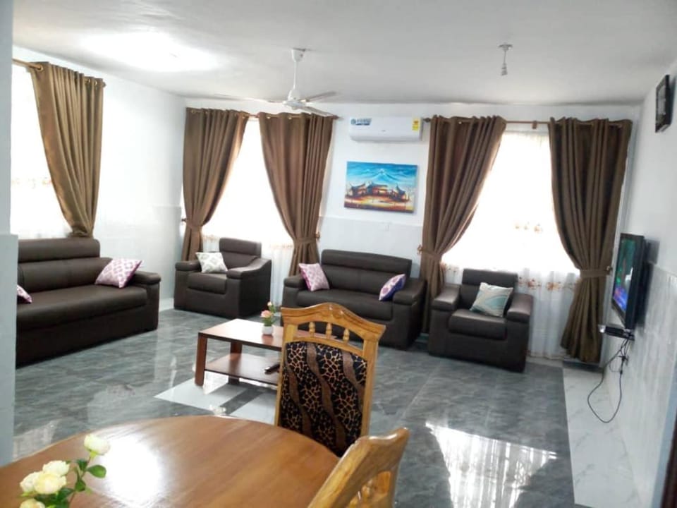 Communal lounge/ TV room, TV and multimedia, Living room, Seating area, Evening entertainment