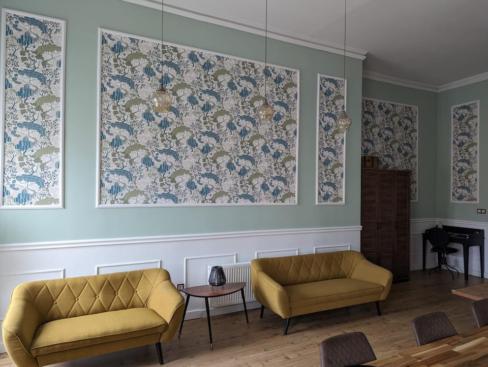 Living room, Seating area
