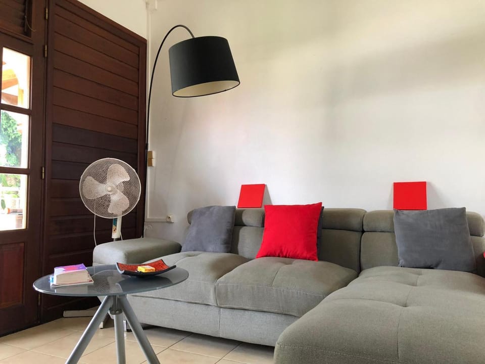T2 agréable et lumineux proche des plages du Gosier - 1 chambre - wifi disponible House in Le Gosier